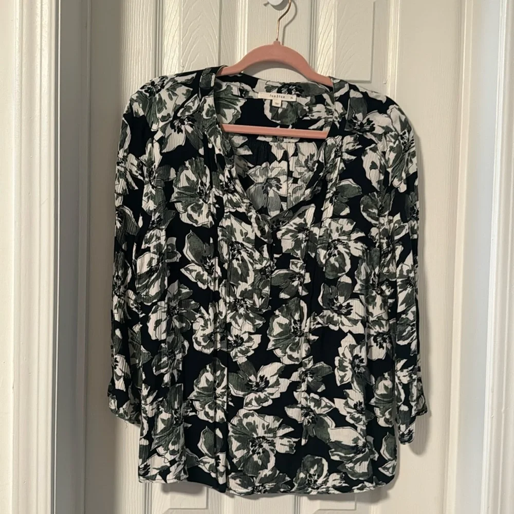 fun2fun 3/4 length sleeve top. - Picture 1 of 5